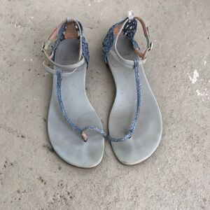 Stuart  Weitzman  Jute T  sandals